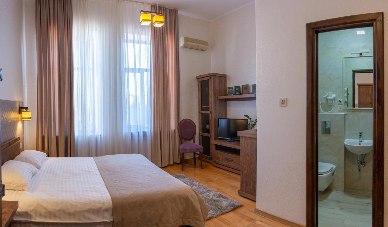 Hotel Star Moekatsjeve Buitenkant foto