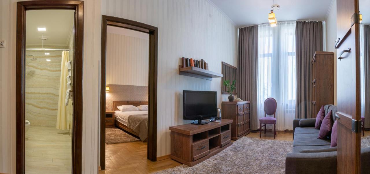 Hotel Star Moekatsjeve Buitenkant foto