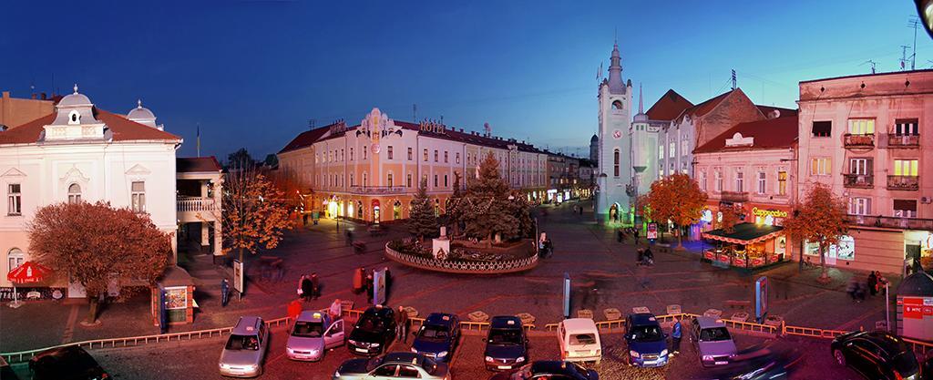 Hotel Star Moekatsjeve Buitenkant foto