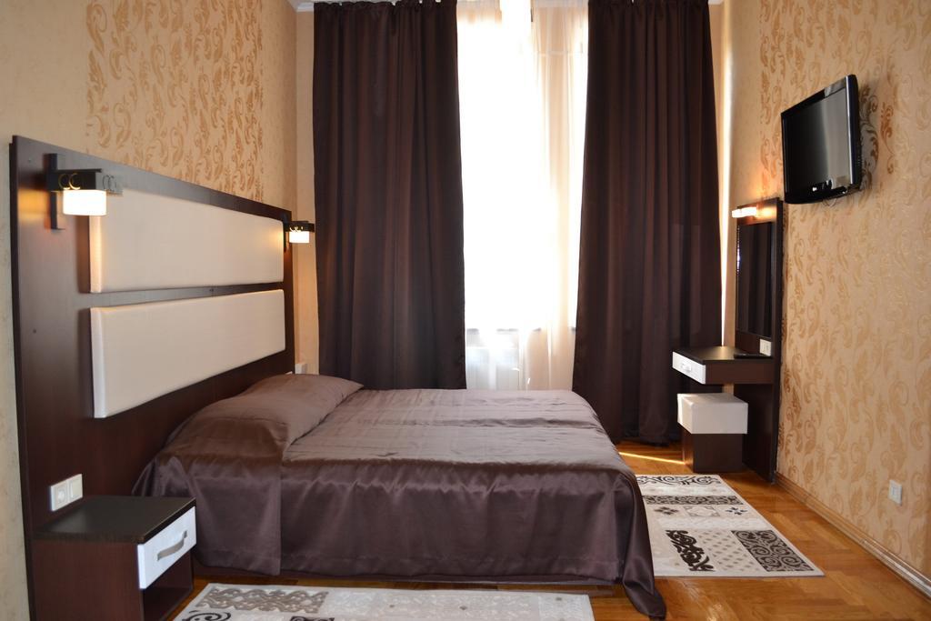 Hotel Star Moekatsjeve Buitenkant foto