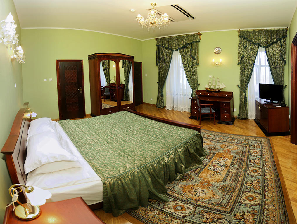 Hotel Star Moekatsjeve Buitenkant foto