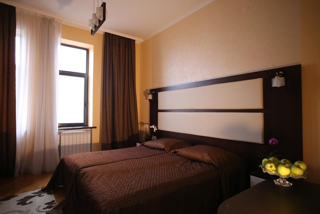 Hotel Star Moekatsjeve Buitenkant foto