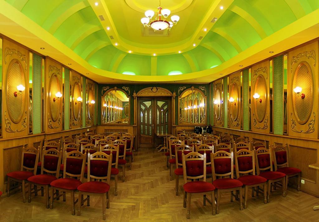 Hotel Star Moekatsjeve Buitenkant foto